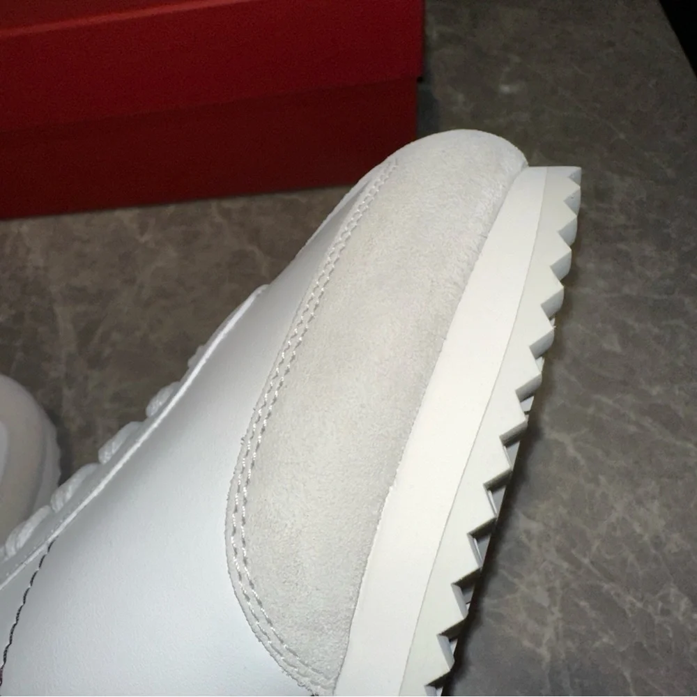 New Size 44.5 Valentino Garavani Retrorunner Sneakers White Black
